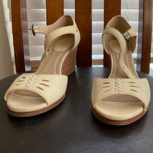 FRYE Dierdre Women's X-Stitch Ankle Strap ivory Leather Wedge Sandals